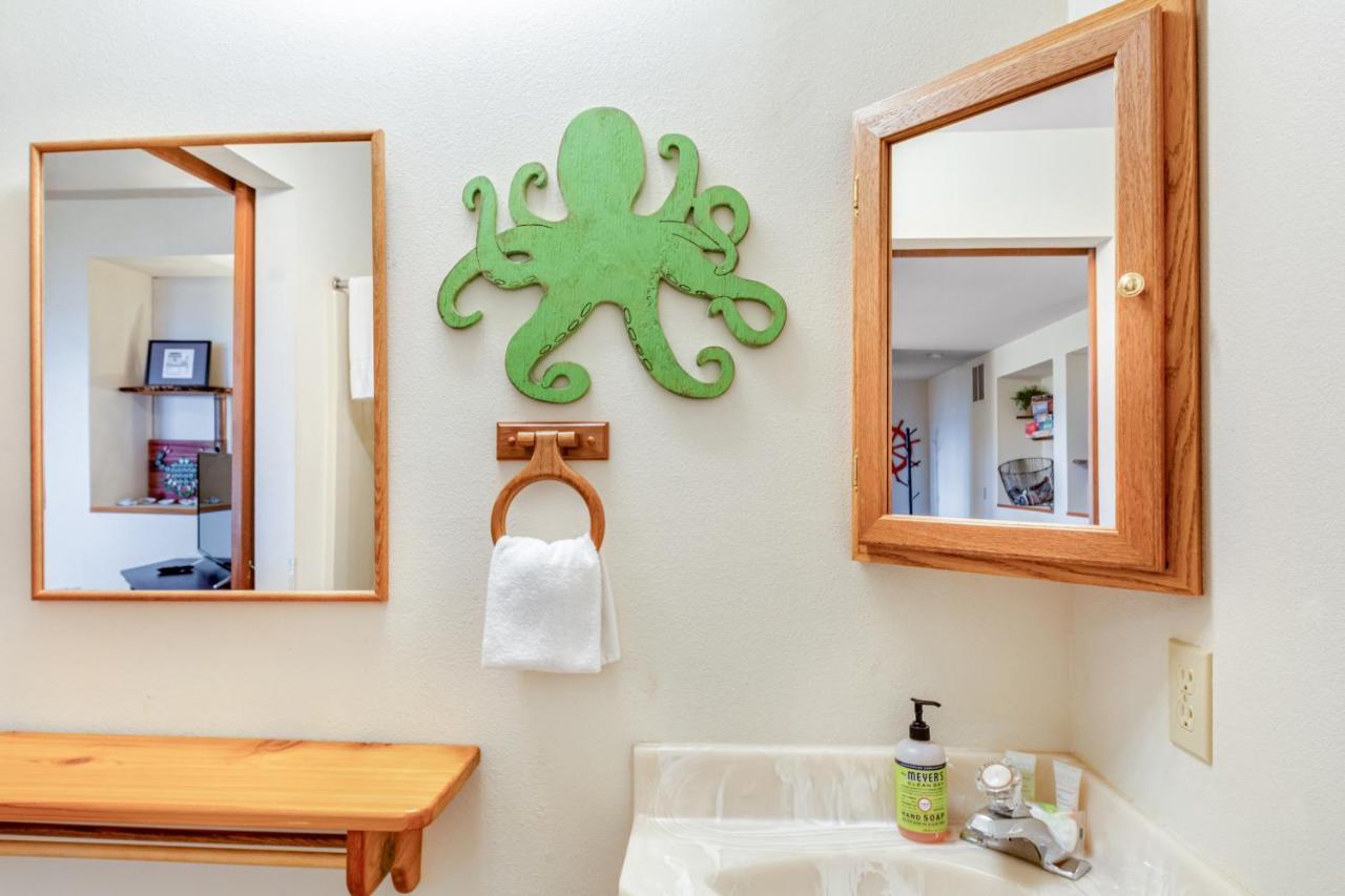 Octopus Den コープビル エクステリア 写真